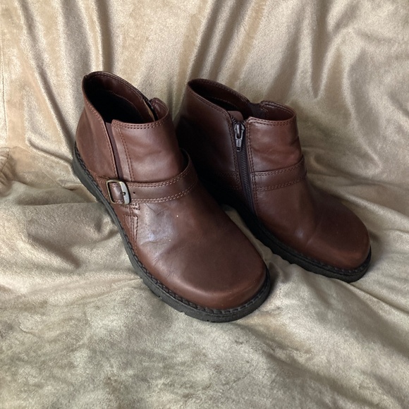 Brown leather ankle boots by High Sierra - Picture 10 of 10